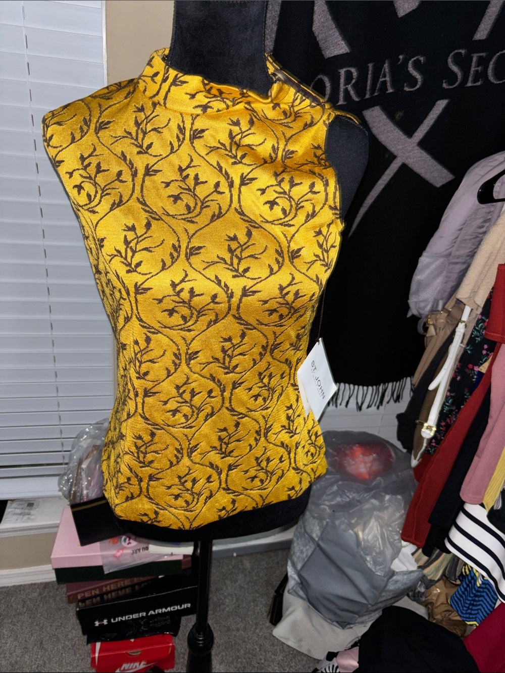 New St. John Sleeveless Yellow Brocade Mock Neck Top